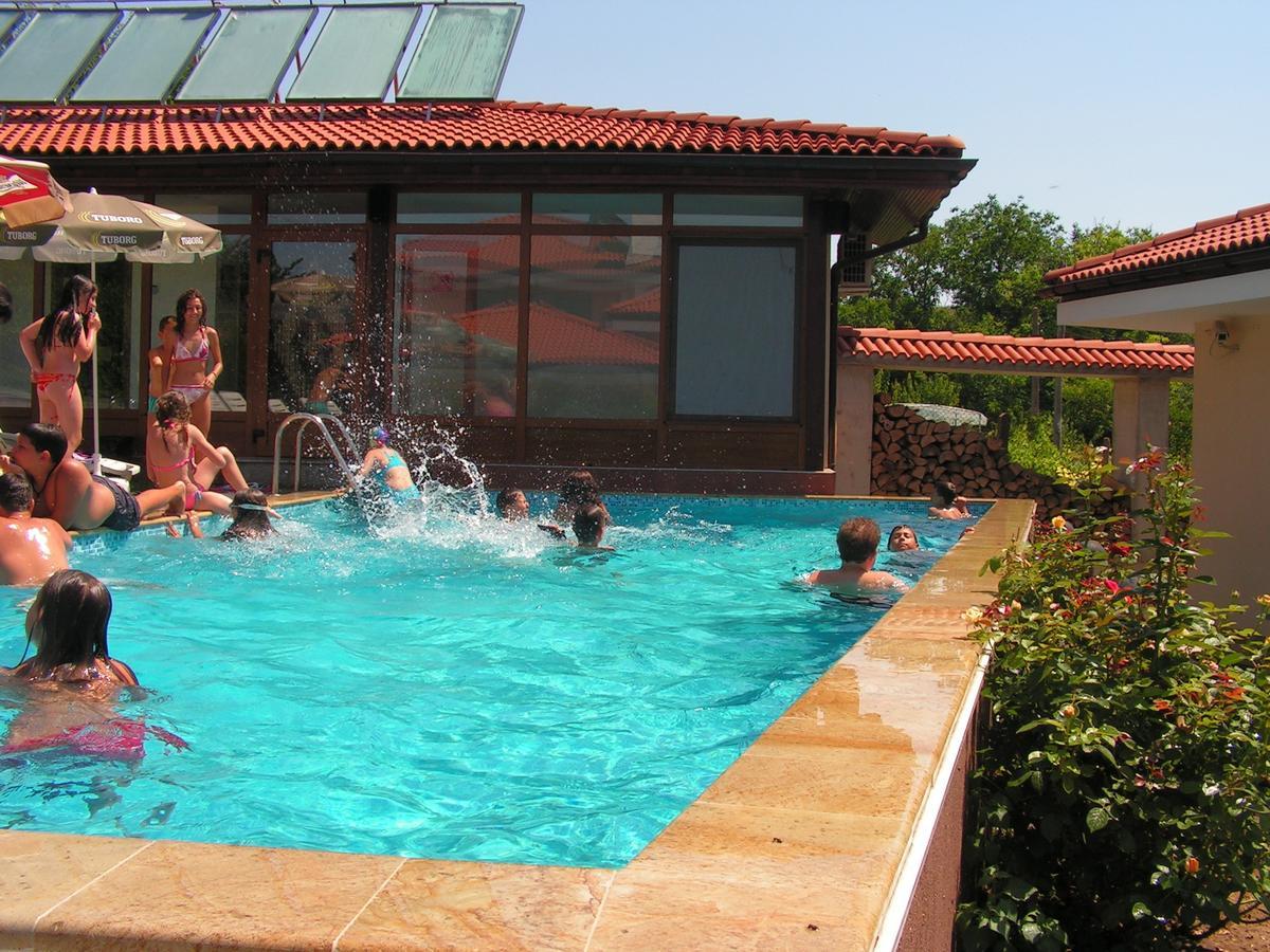Hotel Black Stork Nisovo Exterior foto